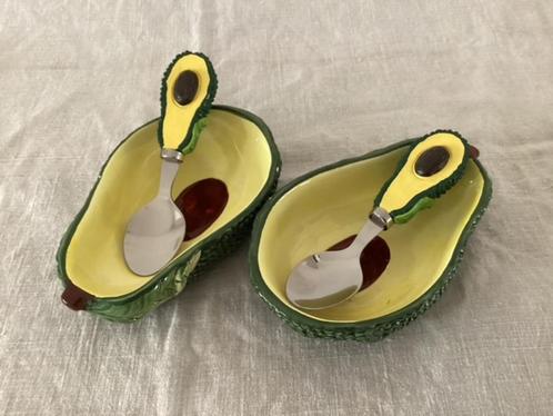 Zes keramieken barbotine avocado schaaltjes met lepel, Huis en Inrichting, Keuken | Servies, Nieuw, Schaal of Schalen, Ophalen of Verzenden