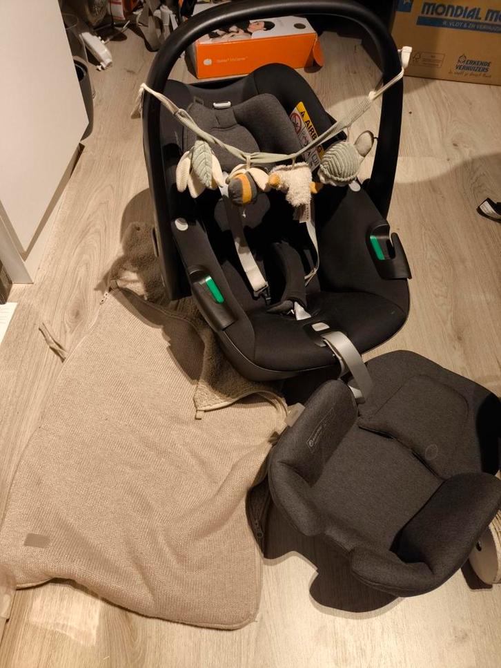 Baby uitzet, Kinderen en Baby's, Kinderkamer | Overige Meubels, Zo goed als nieuw, Ophalen