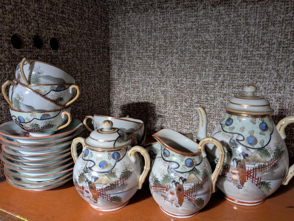 Japans Eierschaal Servies, Ophalen