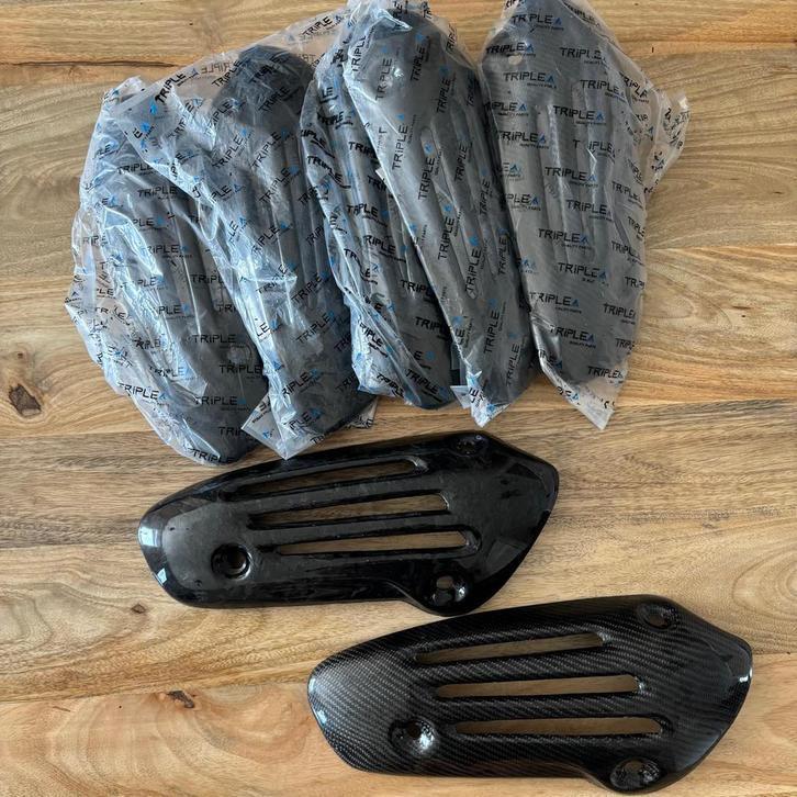 Carbon hitteschild Vespa iget NIEUW, Fietsen en Brommers, Brommeronderdelen | Scooters, Nieuw, Ophalen of Verzenden