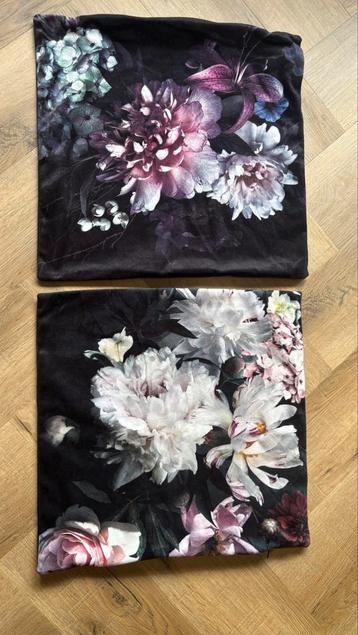 Sierkussens met bloemen velours beschikbaar voor biedingen