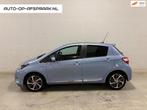 Toyota Yaris 1.5 Hybrid Premium Aut. Pano Camera, Gebruikt, Euro 6, 4 cilinders, Blauw