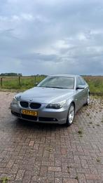 BMW 5-Serie 3.0 I 530 AUT 2003 Grijs, Automaat, Achterwielaandrijving, Zwart, 2000 kg