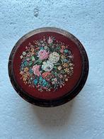 Vintage thee blik Bordeaux rood engels bloemen blik, Ophalen, Gebruikt, Thee