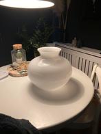 Vaas wit glas, Ophalen