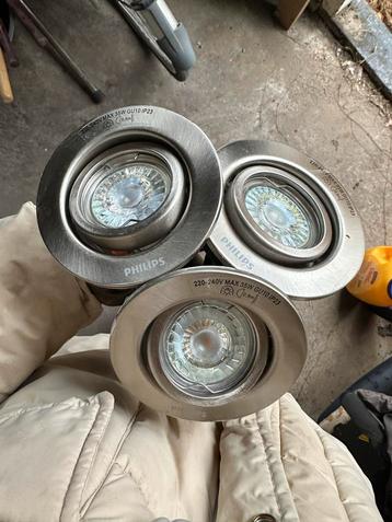 3 spots van Philips beschikbaar voor biedingen