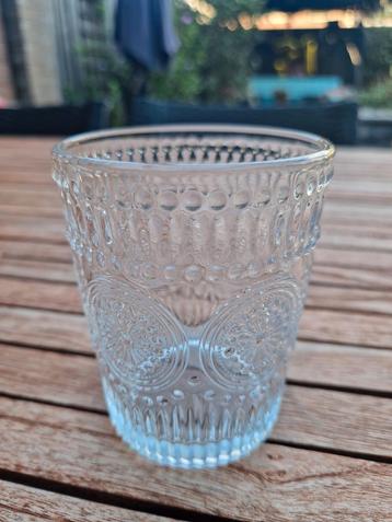 4 waterglazen beschikbaar voor biedingen