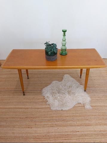 SALE -- Vintage salontafel ronde pootjes 60s beschikbaar voor biedingen