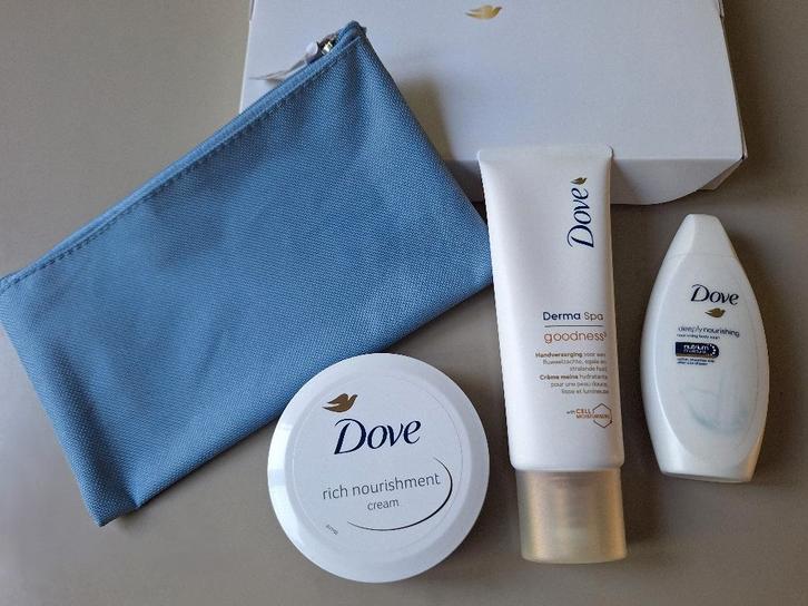 DOVE verzorgingsset, Sieraden, Tassen en Uiterlijk, Uiterlijk | Lichaamsverzorging, Nieuw, Bodylotion, Crème of Olie, Ophalen of Verzenden