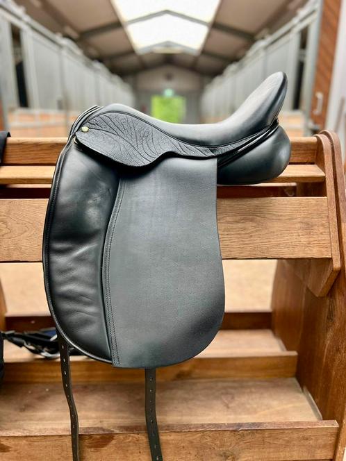 Hulsebos WB 4 Dressuurzadel Z.g.a.n., Dieren en Toebehoren, Paarden en Pony's | Zadels, Zo goed als nieuw, Dressuur, Ophalen of Verzenden