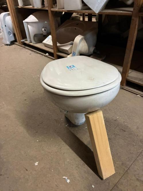 Muur wc/toilet Hangend toilet/wc, Doe-het-zelf en Verbouw, Sanitair, Gebruikt, Toilet, Steen, Ophalen