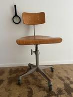 2 prachtige vintage Friso Kramer stoelen, Huis en Inrichting, Stoelen, Ophalen, Gebruikt, Twee, Bruin