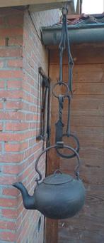 Gietijzeren haardpot +verstelbare ketting 19e eeuw, Antiek en Kunst, Curiosa en Brocante, Ophalen of Verzenden
