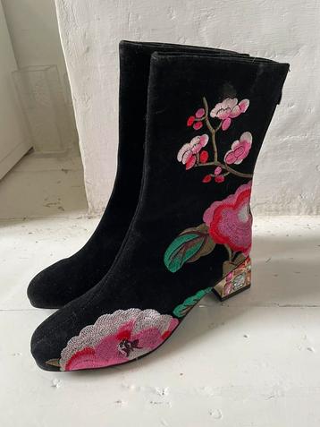 Feest!! Prachtige laarzen met borduursel, maat 43 beschikbaar voor biedingen