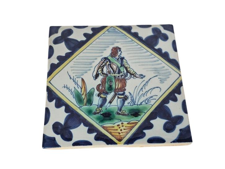 Royal Makkum Tichelaar -  Soldaten - Spijkertegel, Antiek en Kunst, Antiek | Wandborden en Tegels, Ophalen of Verzenden