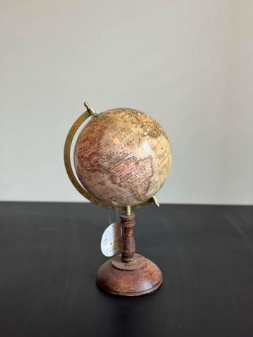 Vintage Wereldbol Decoratie beschikbaar voor biedingen