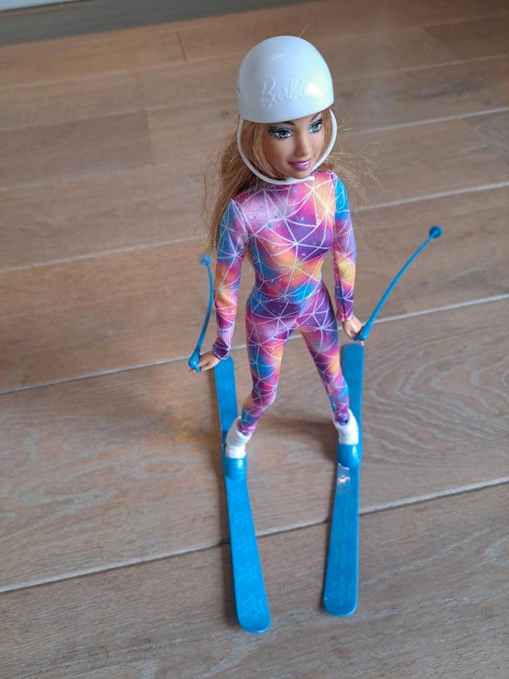 Barbie op Ski's - Winterpret!, Kinderen en Baby's, Speelgoed | Poppen, Zo goed als nieuw, Barbie, Ophalen