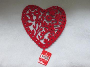 Hartvormige rode vilten onderzetter voor kerst uit Zweden beschikbaar voor biedingen