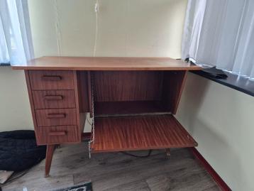 Antiek Bureau met Lades beschikbaar voor biedingen