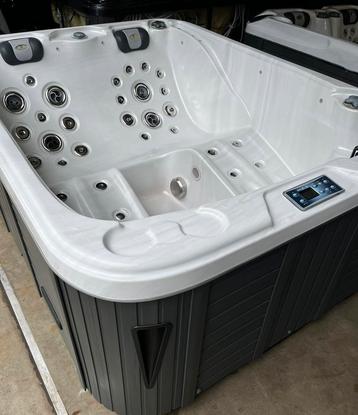 Comfortabele 3 pers Spa Oxford incl. Garantie & Plaatsing beschikbaar voor biedingen