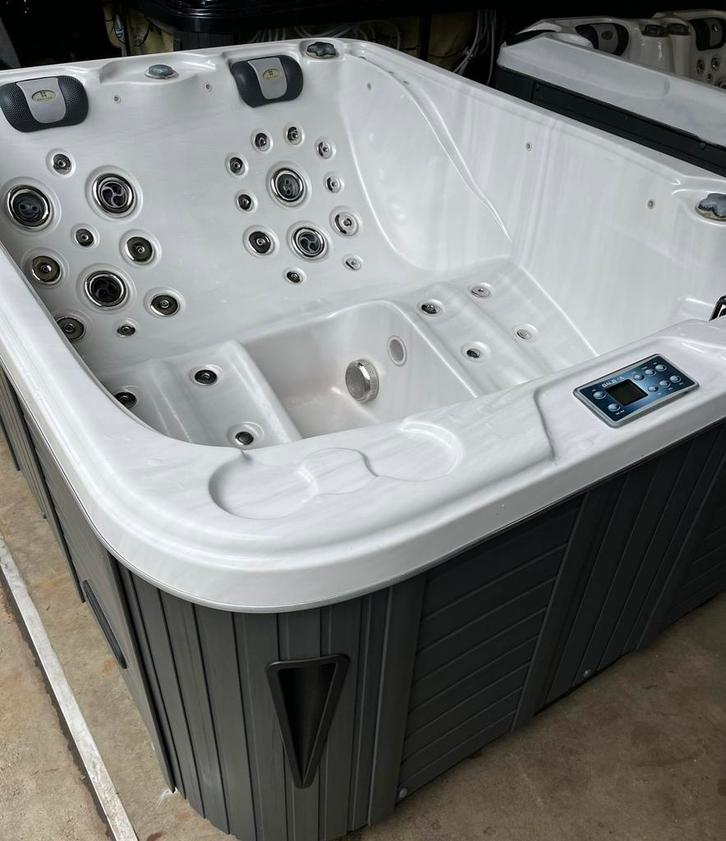 Comfortabele 3 pers Spa Oxford incl. Garantie & Plaatsing, Tuin en Terras, Zwembad-toebehoren, Gebruikt, Ophalen