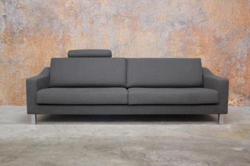 Als Nieuw! grote grijze stoffen Leolux Antonia design bank beschikbaar voor biedingen