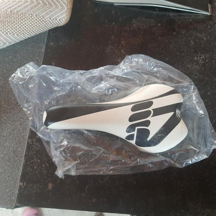 Zgan Forza TT zadel voor tijdrit/triatlonfiets, Fietsen en Brommers, Fietsonderdelen, Zo goed als nieuw, Racefiets, Zadel, Ophalen