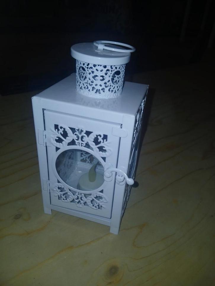 Witte decoratieve lantaarn, Huis en Inrichting, Woonaccessoires | Kandelaars en Kaarsen, Zo goed als nieuw, Kandelaar, Minder dan 25 cm