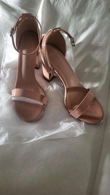 Elegante zomerschoenen met hoge hak – Maat 39  beschikbaar voor biedingen
