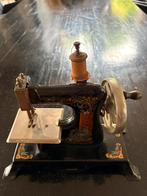 Antiek kindernaaimachientje, Antiek en Kunst, Antiek | Speelgoed, Ophalen of Verzenden