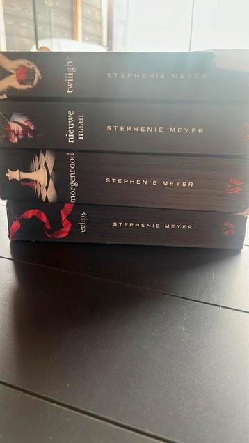 Stephenie meyer beschikbaar voor biedingen