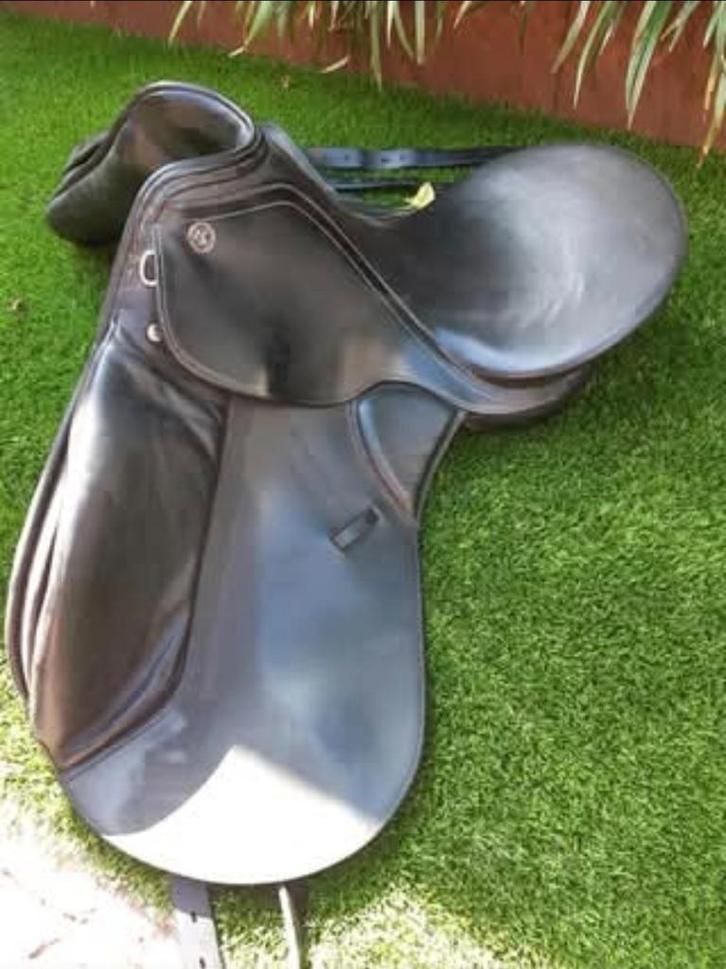 Kieffer dressuurzadel 17,5 inch, Dieren en Toebehoren, Paarden en Pony's | Zadels, Gebruikt, Dressuur, Ophalen
