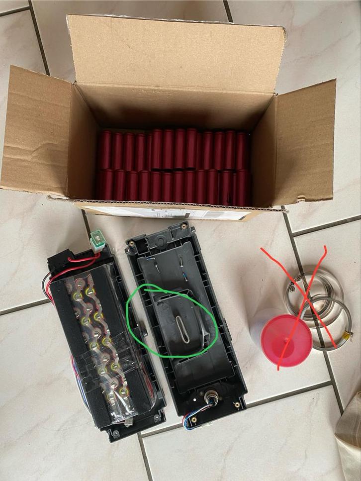 Giant Twist Accu 26V + 70 lege batterijen, Fietsen en Brommers, Fietsaccessoires | Fietsaccu's, Gebruikt, Ophalen of Verzenden