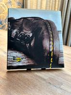 Dr. Martens Air Wair boek, Gelezen, AirWair Limited, Ophalen of Verzenden, Mode algemeen