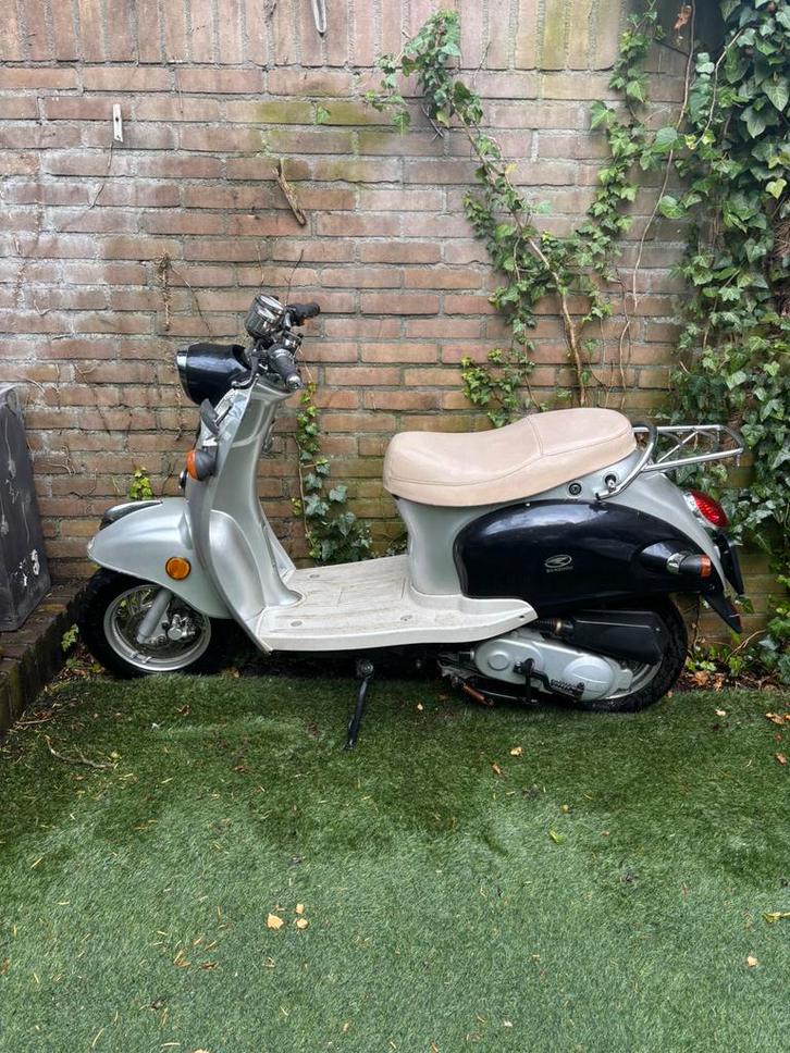 BENZHOU Retro Scooter, Fietsen en Brommers, Snorfietsen en Snorscooters, Zo goed als nieuw, Overige merken, Benzine, Ophalen