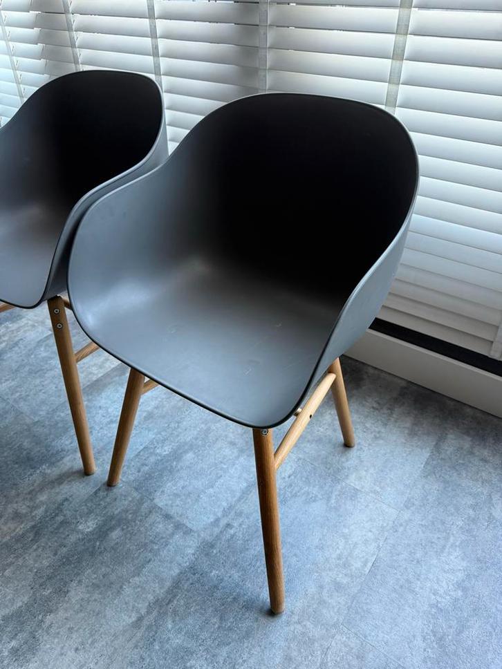 2 Grijze Kuipstoelen, Huis en Inrichting, Stoelen, Zo goed als nieuw, Twee, Kunststof, Grijs, Ophalen