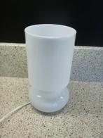 mooie glazen tafellamp in de kleur wit (Ikea), Huis en Inrichting, Lampen | Plafondlampen, Ophalen of Verzenden, Zo goed als nieuw