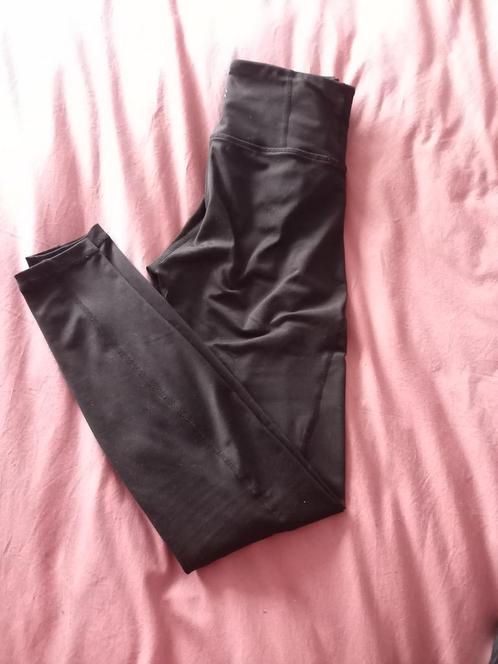 H&M sport legging XS stretchy zwart sleutelzakje high waist, Kleding | Dames, Sportkleding, Gedragen, Maat 34 (XS) of kleiner