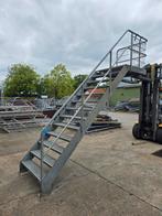 Stalen trap met bordes gegalv hoog 2,6mtr nob055, Doe-het-zelf en Verbouw, Ladders en Trappen, Ophalen, Zo goed als nieuw, 2 tot 4 meter