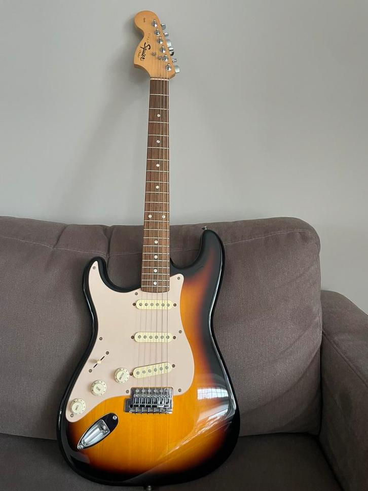 Squire Stratocaster (linkshandig), Muziek en Instrumenten, Snaarinstrumenten | Gitaren | Elektrisch, Gebruikt, Solid body, Overige merken