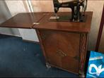 Pfaff trap naaimachine in kast., Antiek en Kunst, Antiek | Naaimachines, Ophalen of Verzenden