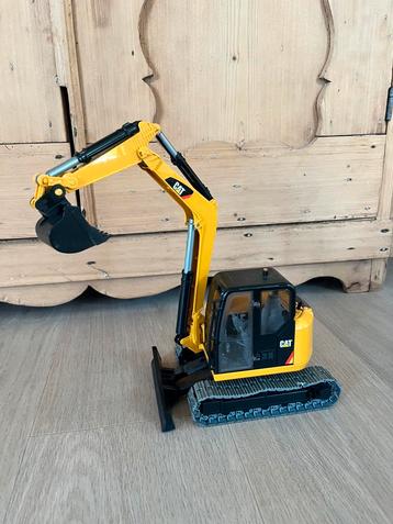 Speelgoedkraan CAT beschikbaar voor biedingen