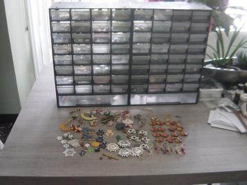 hobby kastje met embellissent beschikbaar voor biedingen