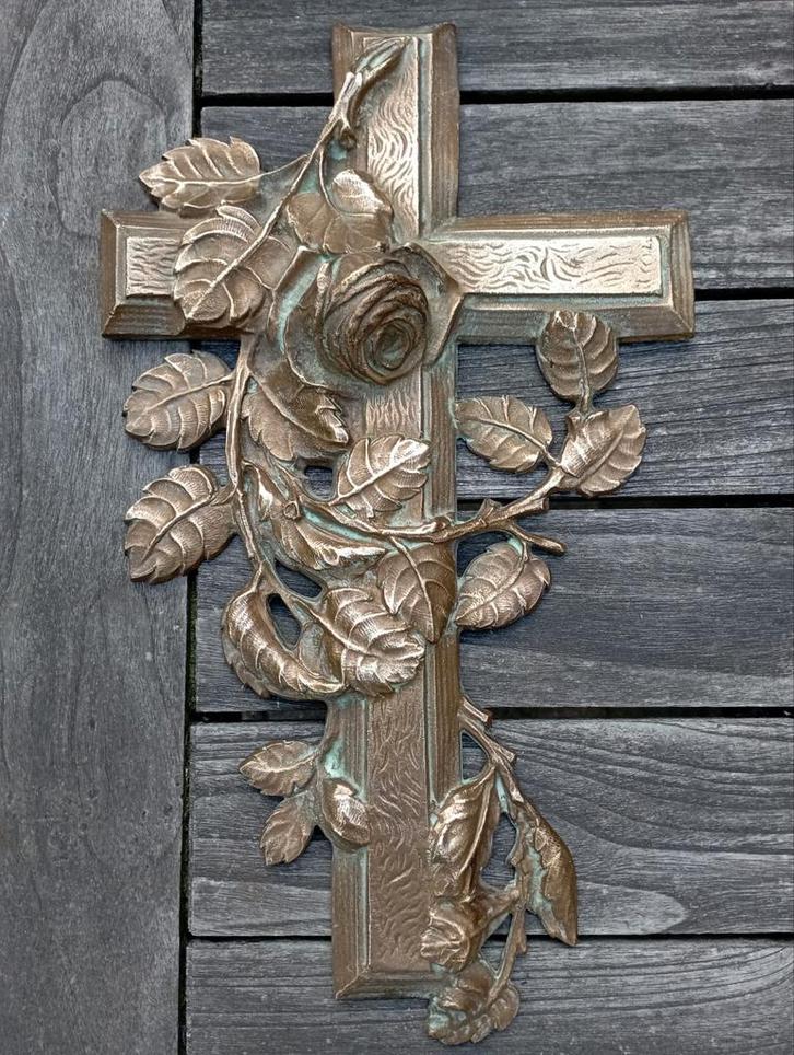 ca. 85 jaar oud messing kruis met roos., Antiek en Kunst, Antiek | Religie, Ophalen of Verzenden