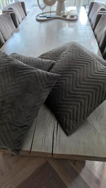 4 nieuwe kussens velvet taupe beschikbaar voor biedingen