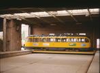 h266: dia van HTM PCC tram 2130, Lijsterbesstraat, '80s, Verzamelen, Ophalen of Verzenden, Gebruikt, Tram, Kaart of Prent