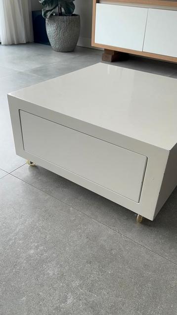 Salon tafel  beschikbaar voor biedingen