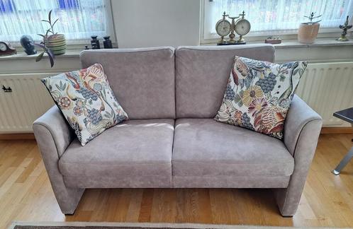 2-zitsbank, bekleed in Preston. Z.g.a.n., Huis en Inrichting, Banken | Sofa's en Chaises Longues, Zo goed als nieuw, Tweepersoons
