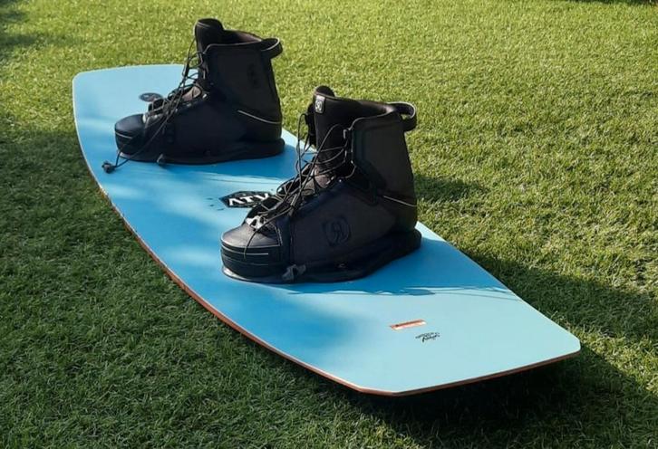 Hyperlite ATV wakeboard 153 (excl. bindingen), Watersport en Boten, Wakeboarden, Gebruikt, Board, Ophalen