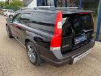Volvo XC70 2.5 T Momentum AWD Automaat LEER / NAVI / TREKHAA, Auto's, Automaat, Stoelverwarming, Zwart, XC70